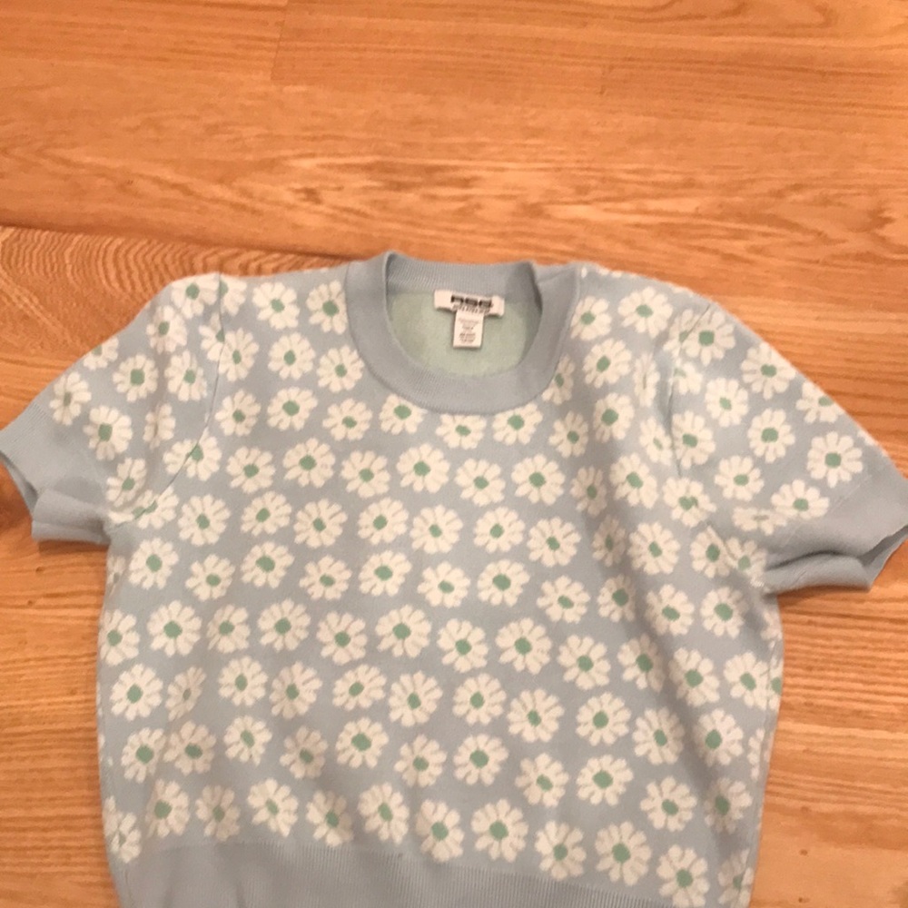 Very comfortable knit sweater, NEW